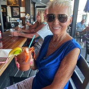 Meet your Posher, Sharon